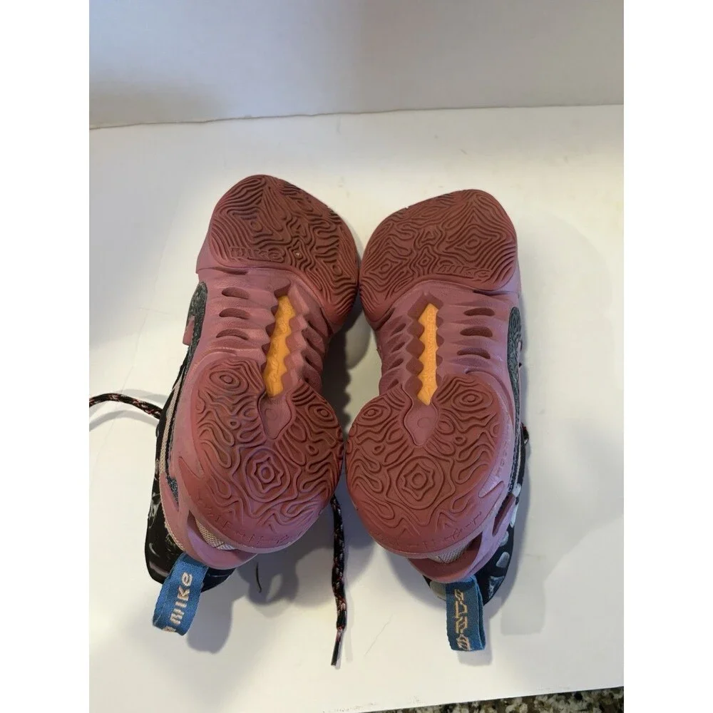 Nike Cosmic Unity 2 sneakers in the 